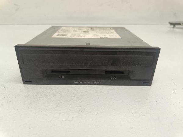 RADIO/NAVI VW/SKODA 5Q0035874B - Vue 1